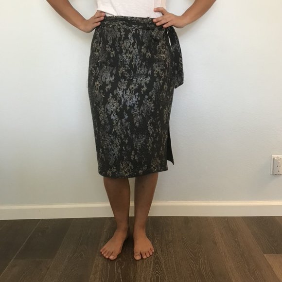 Banana Republic pencil skirt (NWT, size 4) - Picture 2 of 11